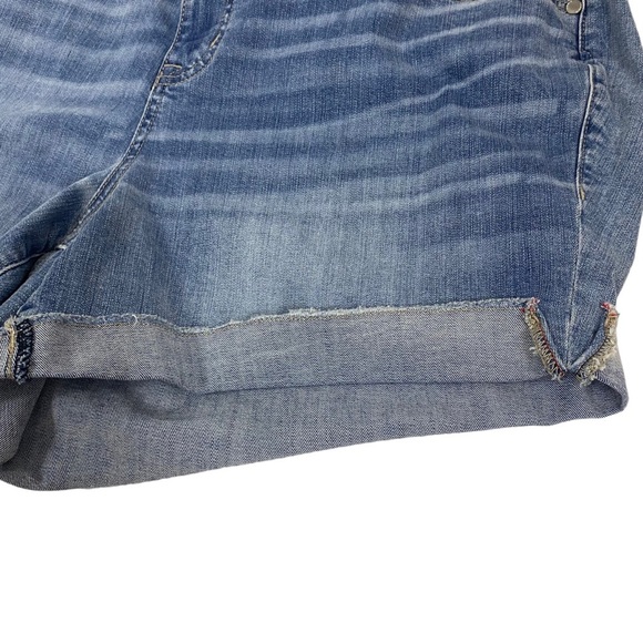 Torrid Womens Shorts Plus Size 22 Denim Cuffed Medium Wash Blue Stretch - Picture 3 of 7